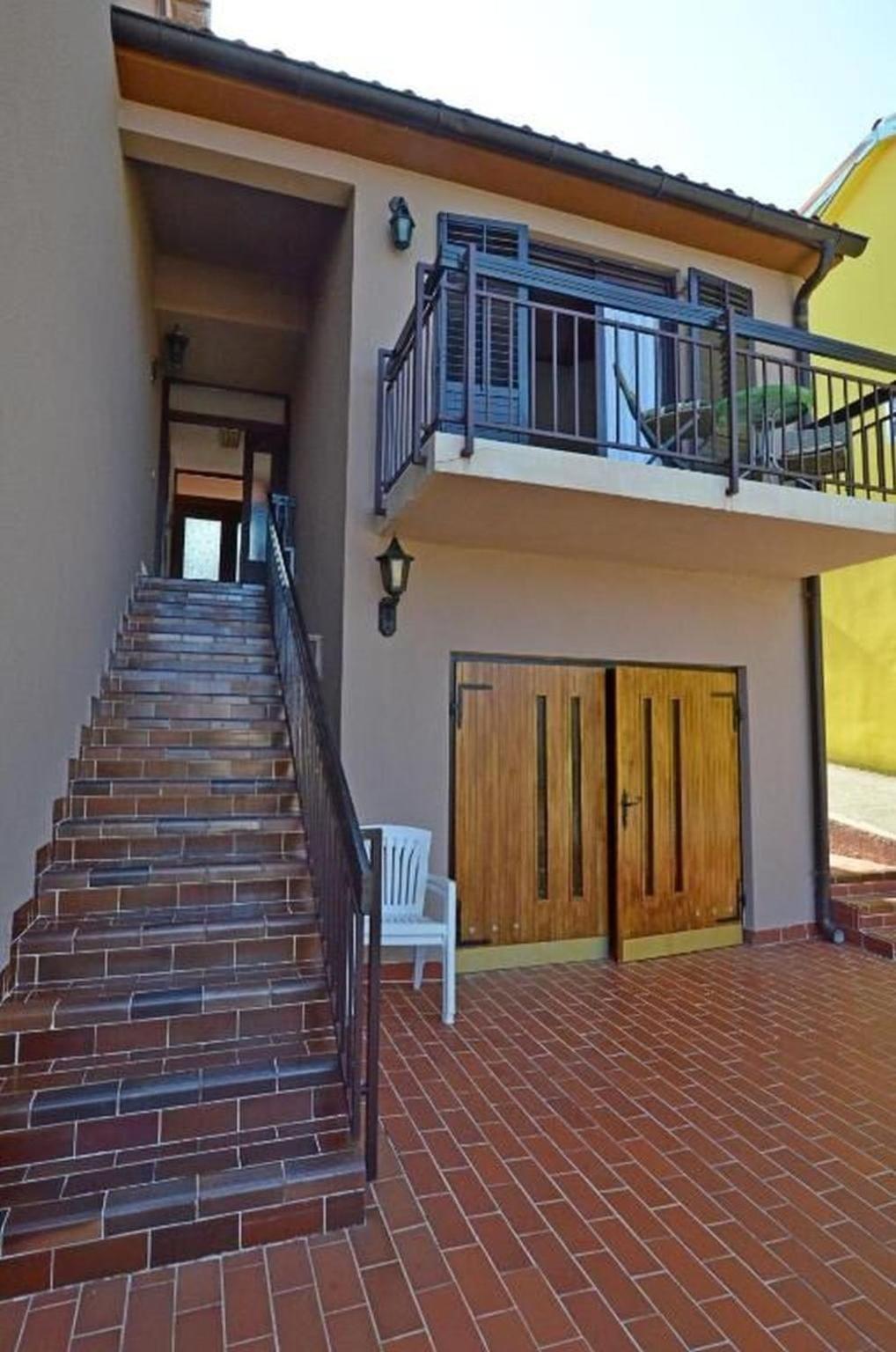 Apartment And Viktorija Vinkuran