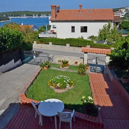 Apartments And Rooms Viktorija Vinkuran Exterior foto