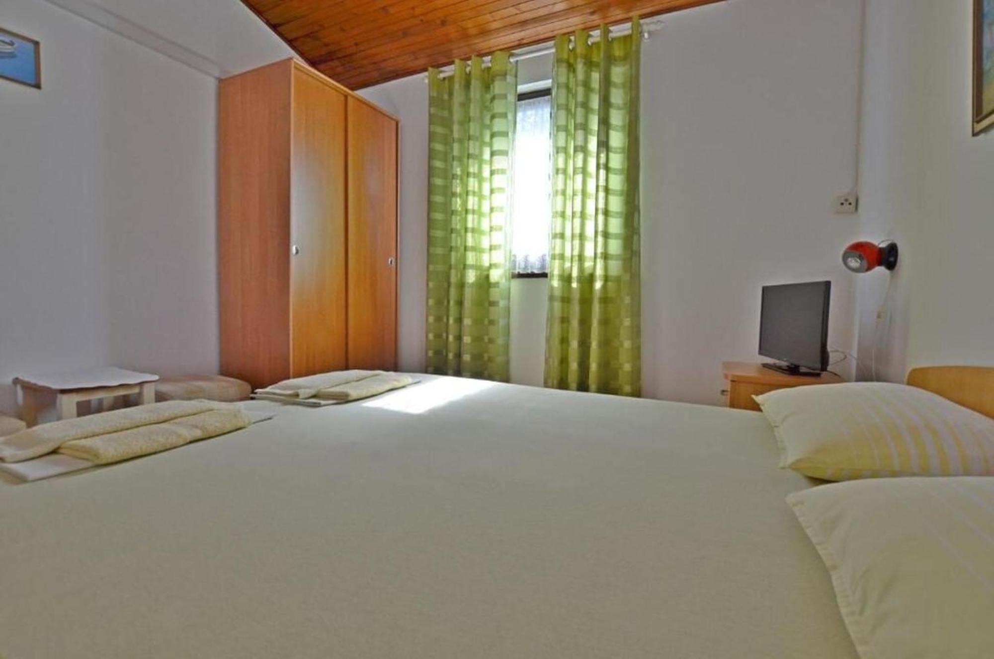 And Viktorija Apartment *
